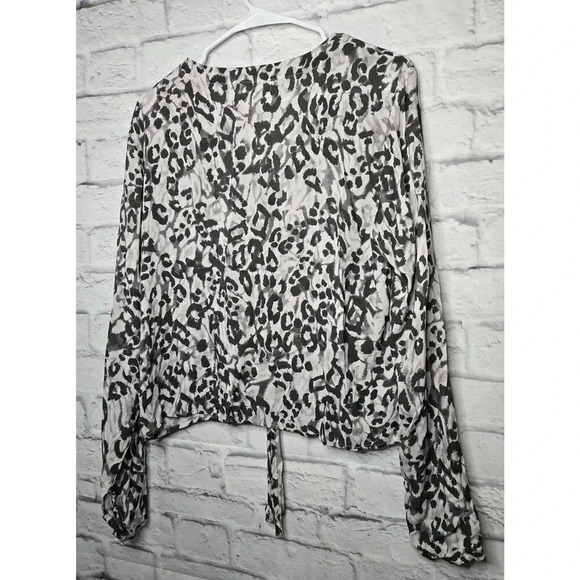 Anthropologie Cloth & Stone Large Animal Print Cropped Tie Waist Long Sleeve. - Picture 6 of 9